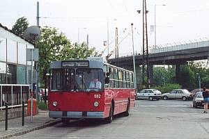 882